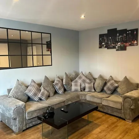 The Luxe By Viennese Aparts 2 Bedroom! *