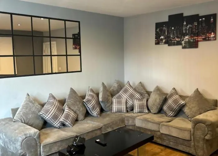 The Luxe By Viennese Aparts 2 Bedroom! *